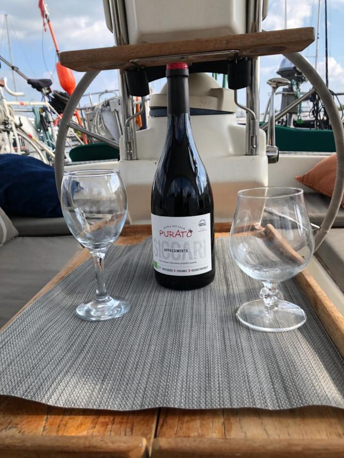 Stay Only Or Sailaway With Friends And Family Have More Fun Medemblik Ngoại thất bức ảnh